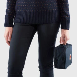 FJÄLLRÄVEN Kånken Toiletry Bag -Outdoor Adventure Shop f23784 ss19 fvrc kanken toiletry bag fjaellraeven 21