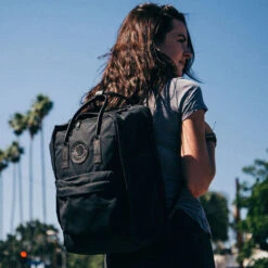 FJÄLLRÄVEN Kånken No. 2 Black -Outdoor Adventure Shop square mood kanken no 2 black